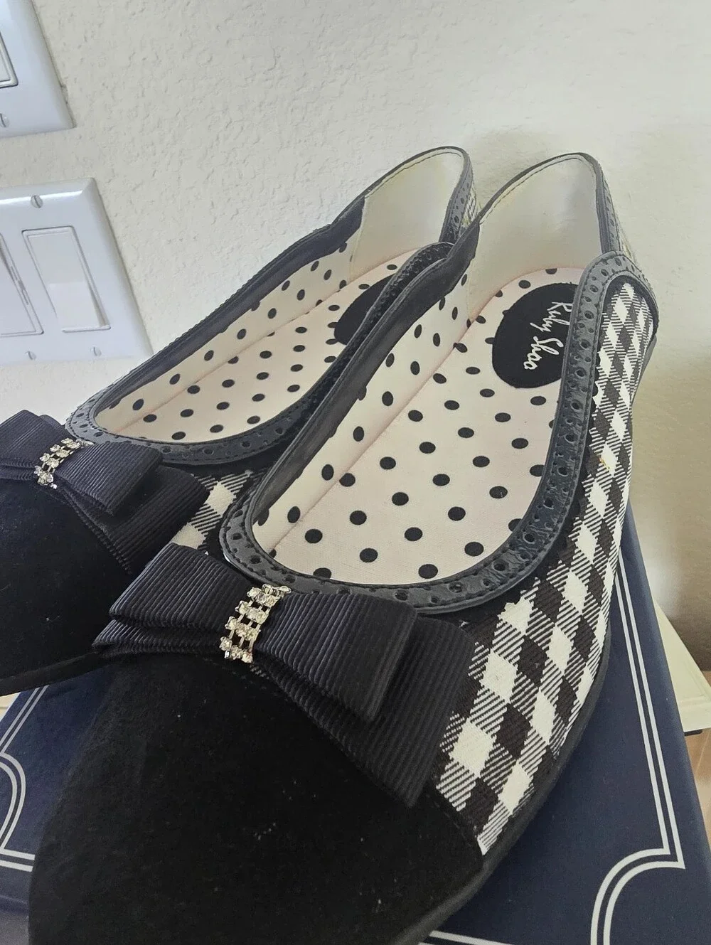 New Women’s Black Bow-Accent Ballet Flats